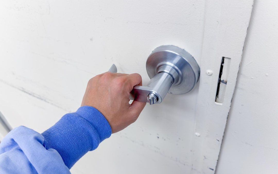 Deadbolt vs Deadlock: What’s the Difference?
